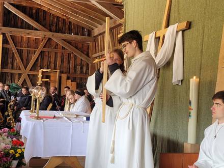 Das Bild zeigt die Eucharistiefeier zu Christi Himmelfahrt