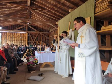 Das Bild zeigt die Eucharistiefeier zu Christi Himmelfahrt