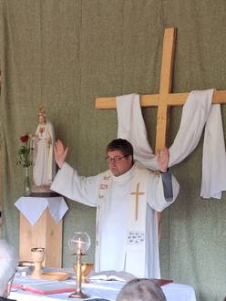 Das Bild zeigt die Eucharistiefeier zu Christi Himmelfahrt
