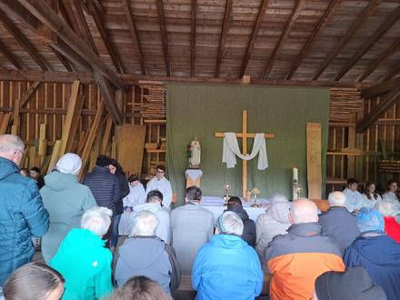 Das Bild zeigt die Eucharistiefeier zu Christi Himmelfahrt