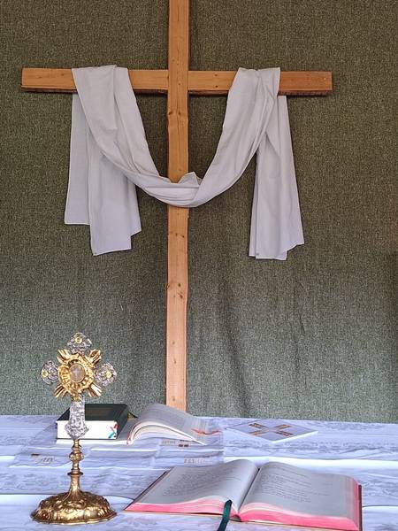 Das Bild zeigt die Eucharistiefeier zu Christi Himmelfahrt