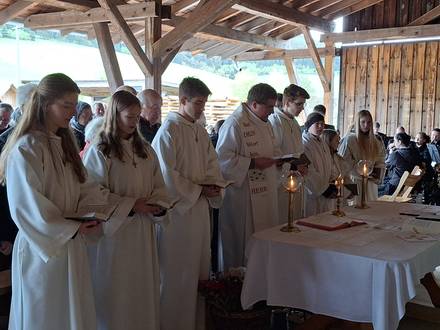 Das Bild zeigt die Eucharistiefeier zu Christi Himmelfahrt