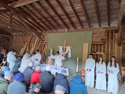 Das Bild zeigt die Eucharistiefeier zu Christi Himmelfahrt