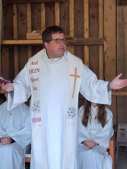 Das Bild zeigt die Eucharistiefeier zu Christi Himmelfahrt