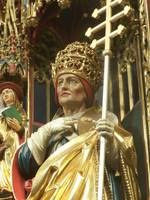 Das Bild zeigt Papst Leo IX vom Hochaltar des Neustädter Münsters