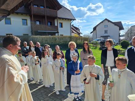 Das Bild zeigt die Kommunionkinder mit ihren Paten in Breitnau